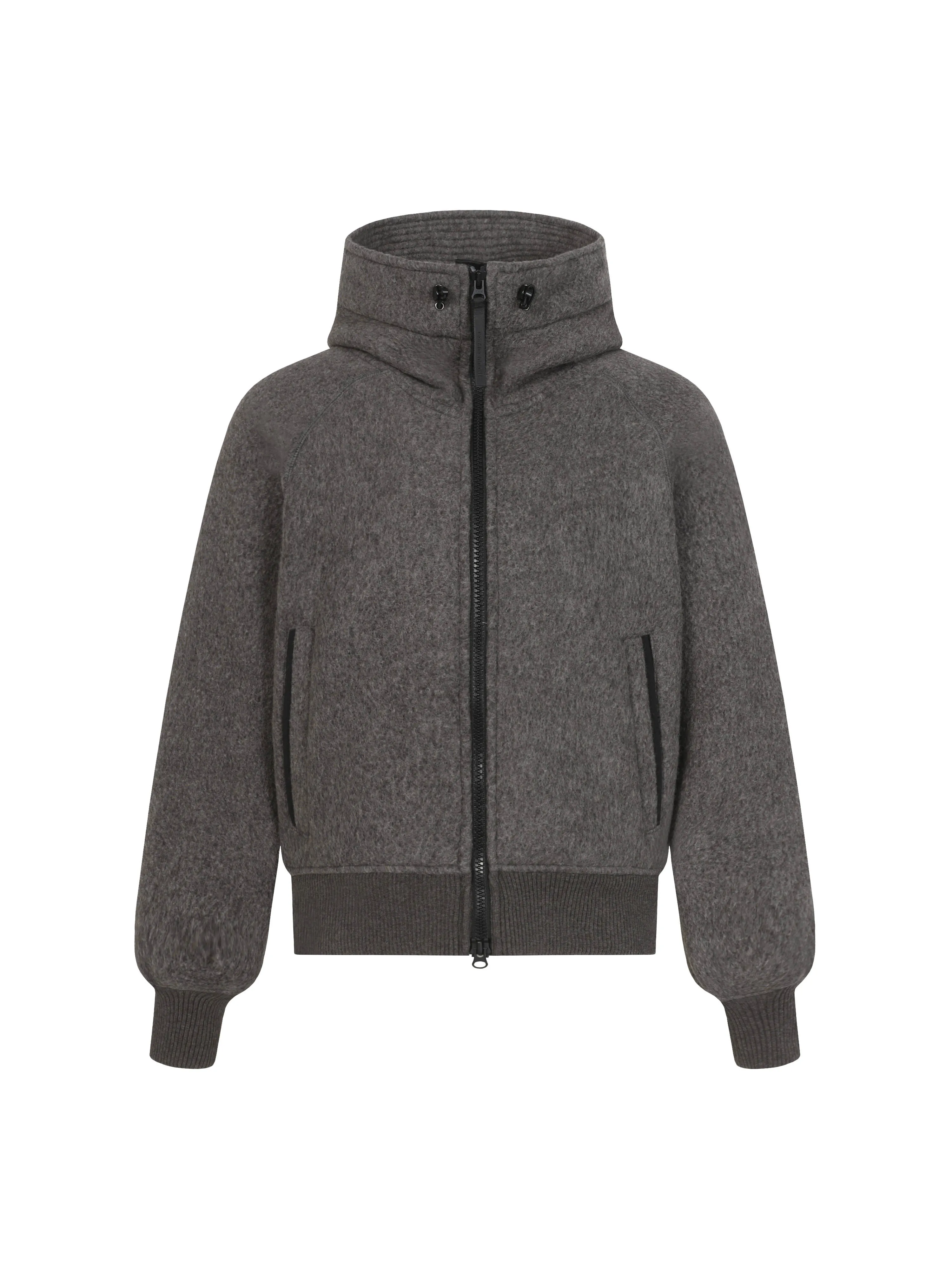 P620 Canada Goose/ Chilliwa series cashmere bomber jacket, exclusive customized wool fabric, containing 60% wool content! Super lightweight, soft and warm! The high-tech breathable space cotton liner makes the entire shape very stiff and soft, comfortable and lightweight at the same time. Breathable, soft, non-stuffy, lightweight, stylish, and non-deformable. The iconic double-stripe reflective strips are designed on the back of the collar and splicing. No detail is missed. The front placket allows you to easily cope with seasonal changes and calmly resist bad weather. High-density badges. All threaded accessories are customized. Loose fit and adjustable drawstring. Not bloated at all. Quite fashionable. It can be said to be a very unique design. This year's must-have style is for men and women. Size: S-L